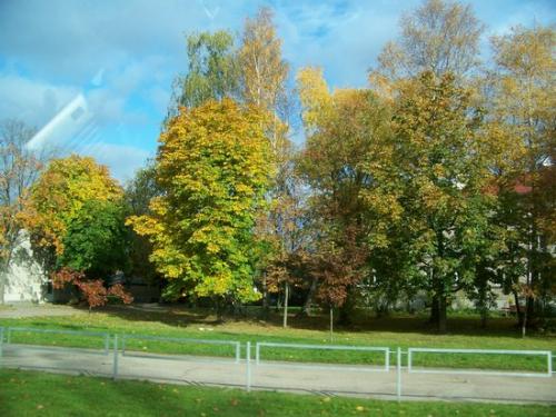 Herbstliche Strassen (100_0627.JPG) wird geladen. Eindrucksvolle Fotos aus Lettland erwarten Sie.